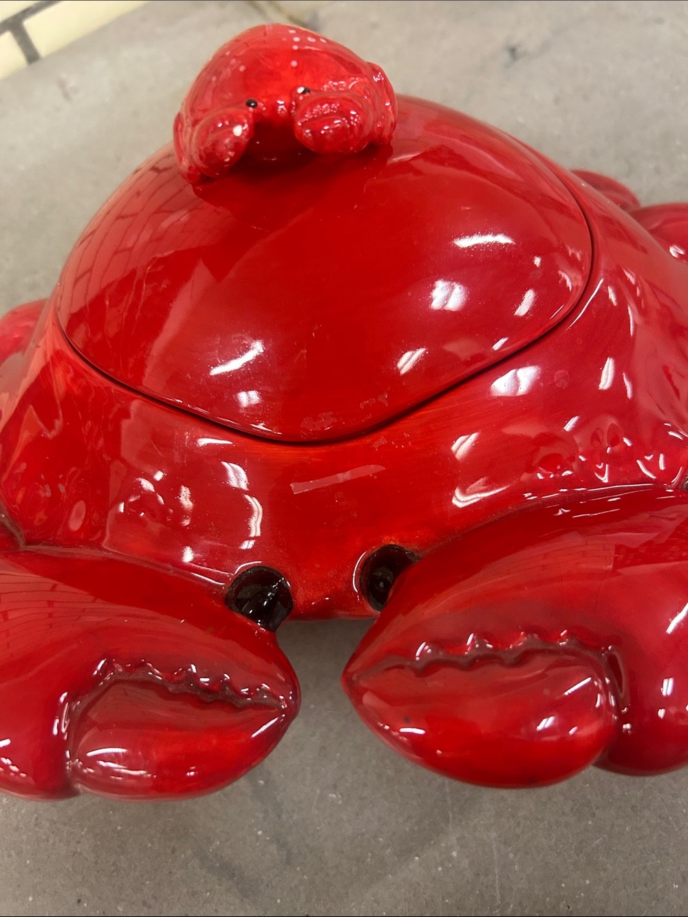 Sonoma Red Glossy Crab Decorative Jar
